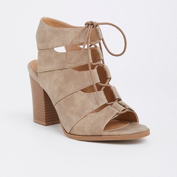 torrid Shoes - TORRID TAN LACE-UP STACKED HEEL SANDAL SIZE 10.5